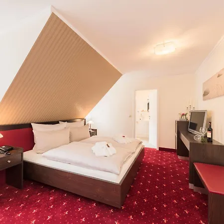 Muehlhaeuser Hof Und Stadtmauer 4*